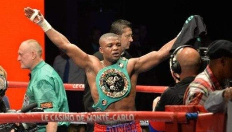 Makabu nokautē Durodolu un aizstāv WBC titulu, uzvara arī Brieža konkurentam IBF rangā