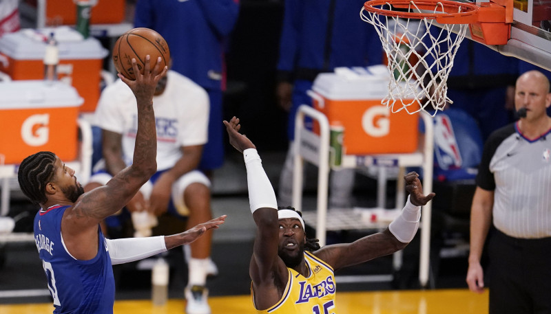 Čempioni saņem gredzenus, Džordžam 33 punkti uzvarā pret "Lakers"