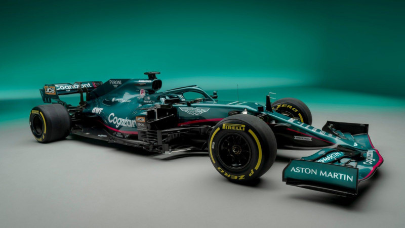 2021. gada F1 mašīnu atrāda Fetela jaunā komanda "Aston Martin"