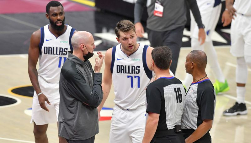 Dončiču izraida, "Mavericks" bez Porziņģa pārspēj "Cavaliers"