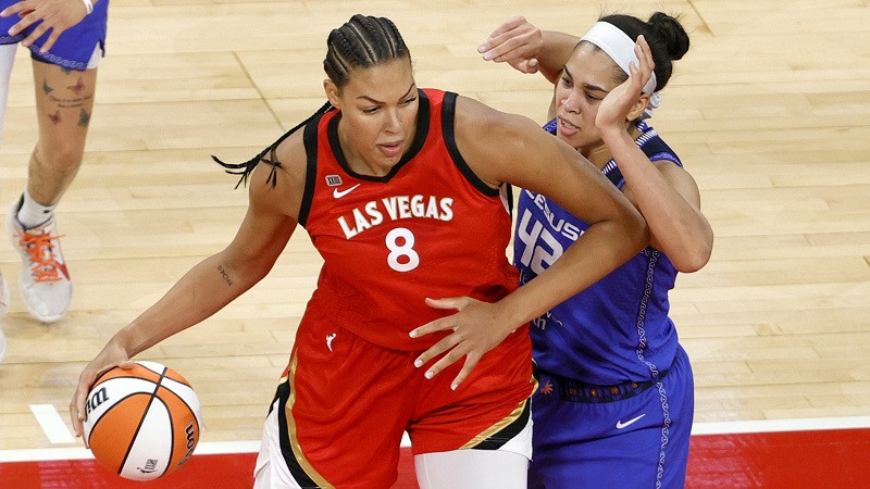 WNBA trenerim piespriež diskvalifikāciju pēc komentāra par spēlētājas svaru