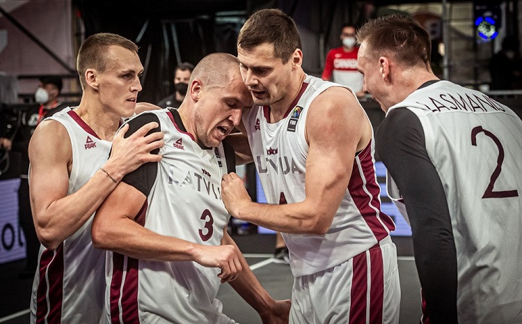 Latvijas 3x3 izlase spriedzes pilnā duelī uzvar Lietuvu un nonāk soli no OS