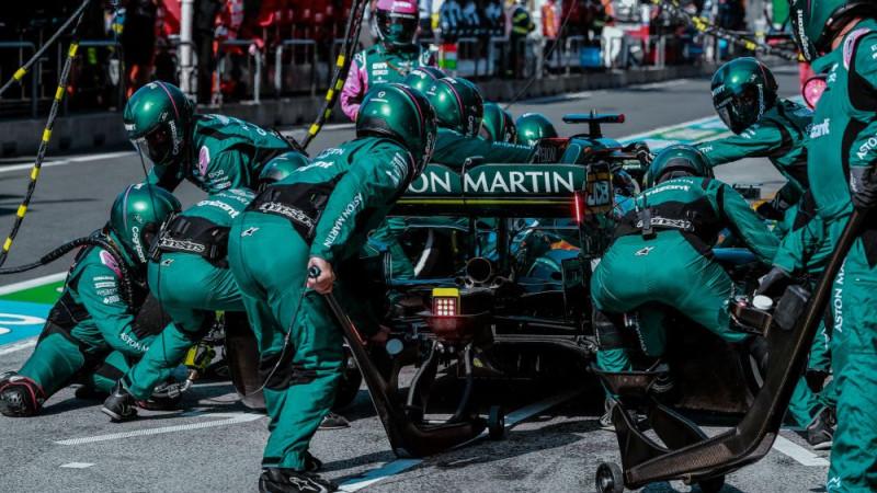 "Aston Martin" beidzot paziņo nākamās sezonas F1 pilotus