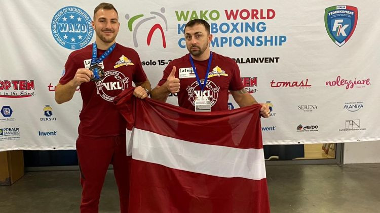 Kikbokseris Martinovskis WAKO pasaules čempionātā pieaugušajiem debitē ar trešo vietu