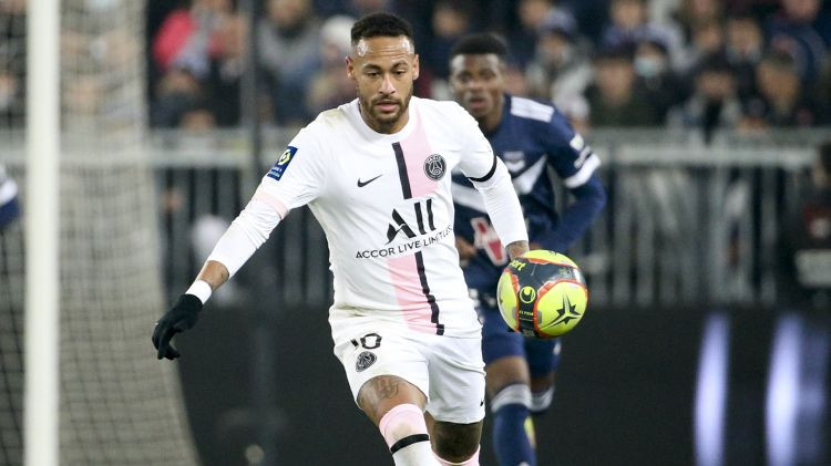 PSG pārsvars pār tuvāko sekotāju "Ligue 1" sasniedz desmit punktus