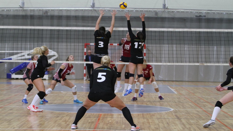 Latvijas sieviešu komandām uzvara un zaudējums Baltijas volejbola līgā