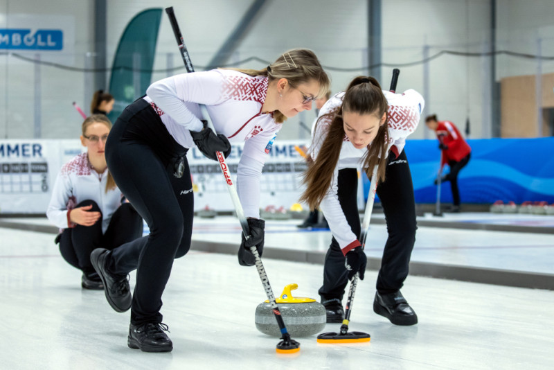 Sieviešu kērlinga izlase iekļūst cīņā par ceļazīmēm uz pasaules čempionātu