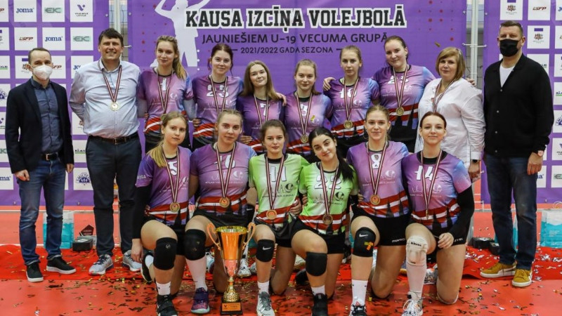 Rīgas Volejbola skolas volejbolistes izcīna U19 Latvijas kausu