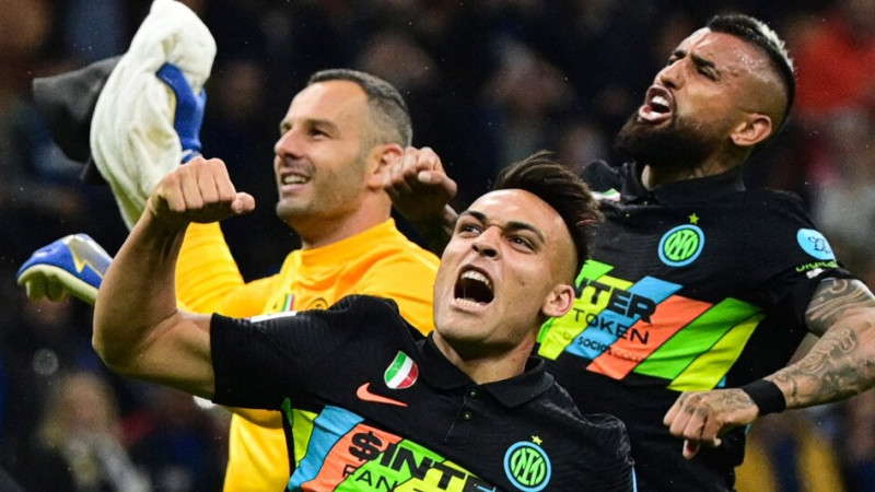 ''Inter'' atspēlē divu vārtu deficītu, Dženova izrauj svarīgu uzvaru pār ''Juventus''