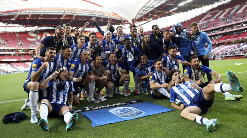 ''Porto'' kompensācijas laikā uzvar O Clássico un triumfē čempionātā