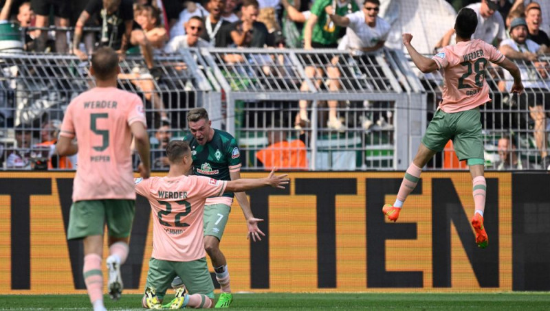 ''Werder'' galotnē neticami atspēlējas un sagādā Dortmundei pirmo zaudējumu