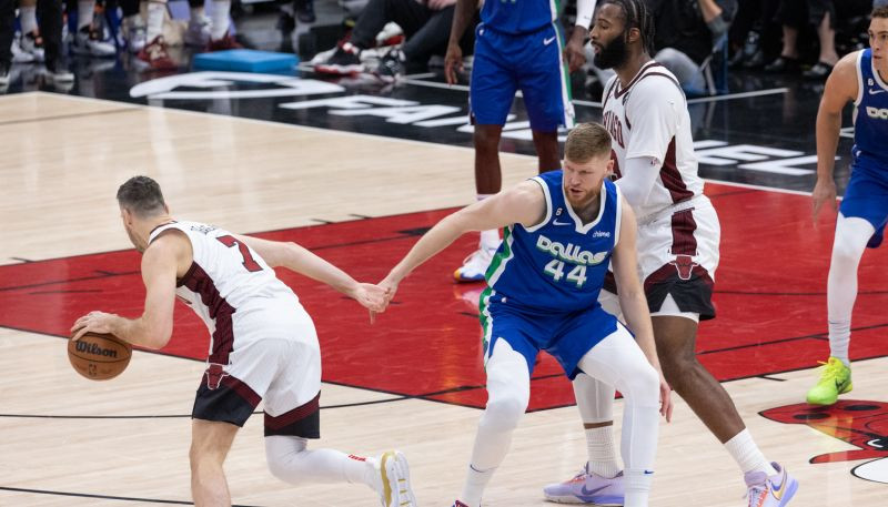 Dončičs nespēlē, Bertānam 11 minūtēs pieci punkti, "Mavericks" sagrāve pret "Bulls"