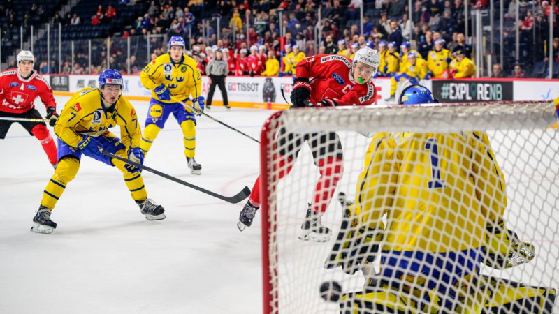 Latvijas pretiniece Šveice pārspēj Zviedriju, Bedārdam divi vārti Kanādas uzvarā