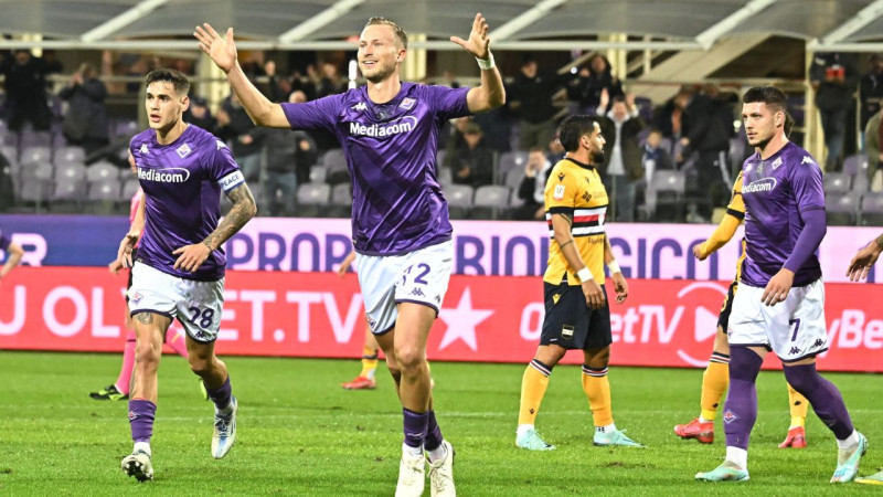 "Fiorentina" un "Roma" futbolisti iekļūst Itālijas kausa izcīņas ceturtdaļfinālā