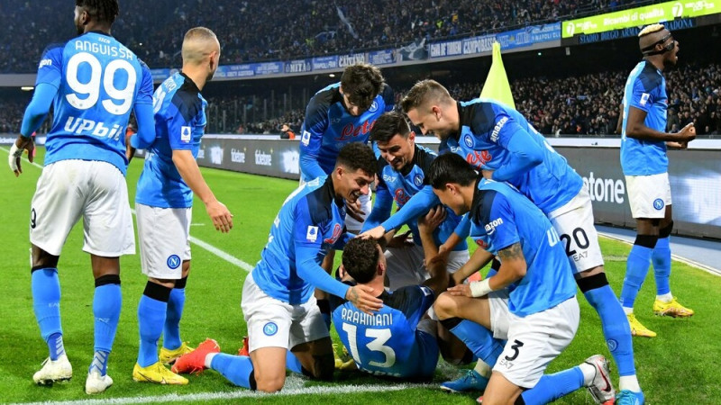 ''Napoli'' pārtrauc ''Juventus'' sauso sēriju un svin graujošu uzvaru