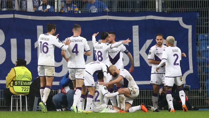 ''Fiorentina'' pārliecinoši uzvar pirmajā Konferences līgas 1/4 fināla spēlē