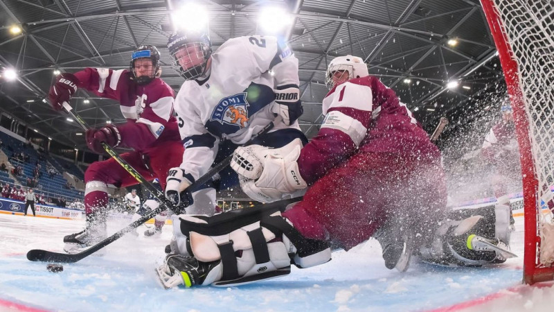 Latvijas U18 hokejisti nenotīra vārtu priekšu un kapitulē arī somiem