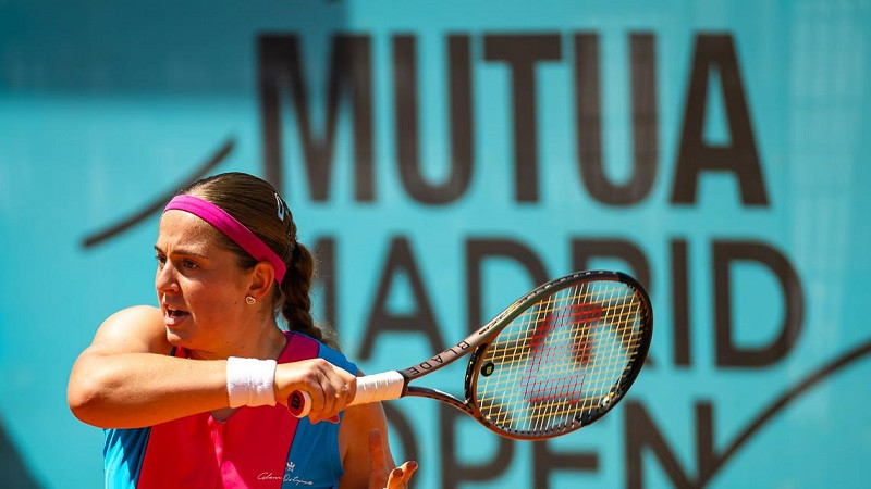 Ostapenko satriec tīni un iesoļo Madrides "WTA 1000" trešajā kārtā