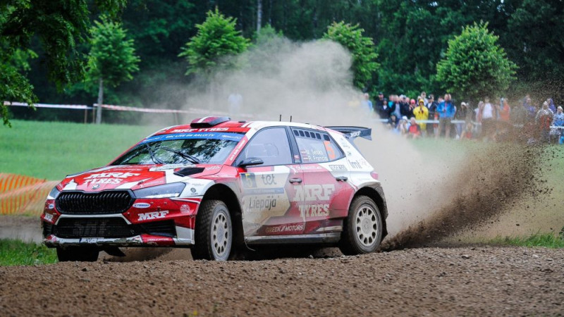 Seska ekipāžai teicams sniegums un līderpozīcija "Rally Liepāja" pirmajā dienā