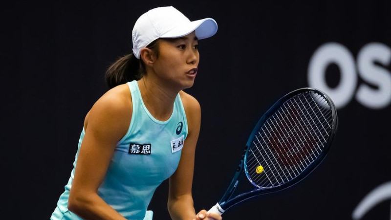Ķīnas tenisa krītošā zvaigzne piedzīvo 13. zaudējumu pēc kārtas