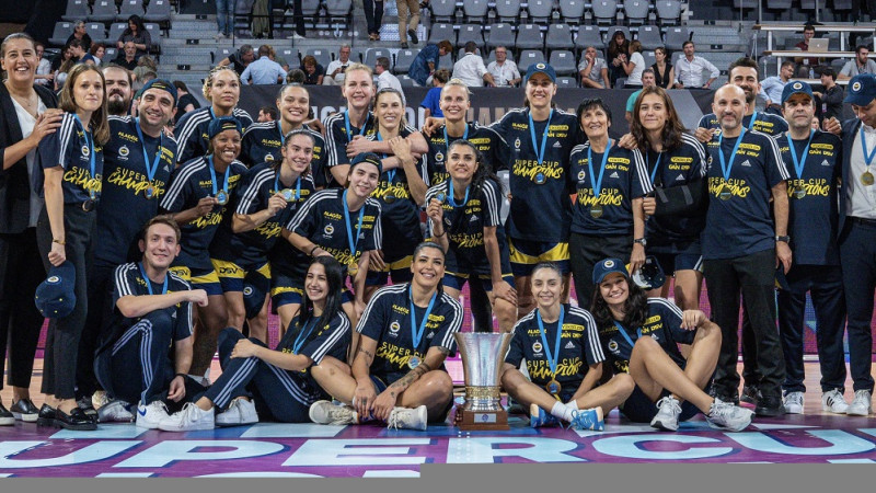 Kitija Laksa izcīna pirmo Eiropas trofeju, "Fenerbahce" dominē Lionā