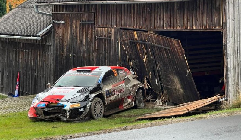 Evans avarē un, visticamāk, zaudē iespēju kļūt par WRC čempionu (+video)