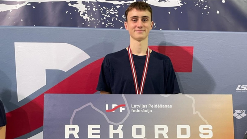 Latvijas čempionāta peldēšanā pirmajā dienā Latvijas rekords arī Deičmanam