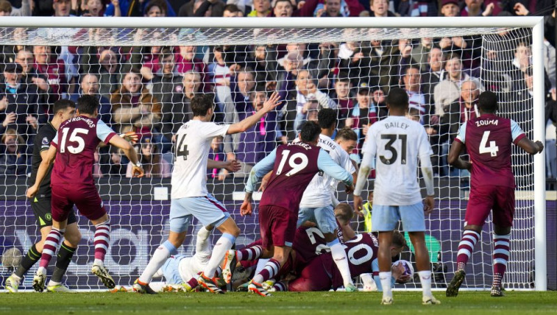 VAR neieskaita divus vārtus ''West Ham'' un ''Aston Villa'' neizšķirtā