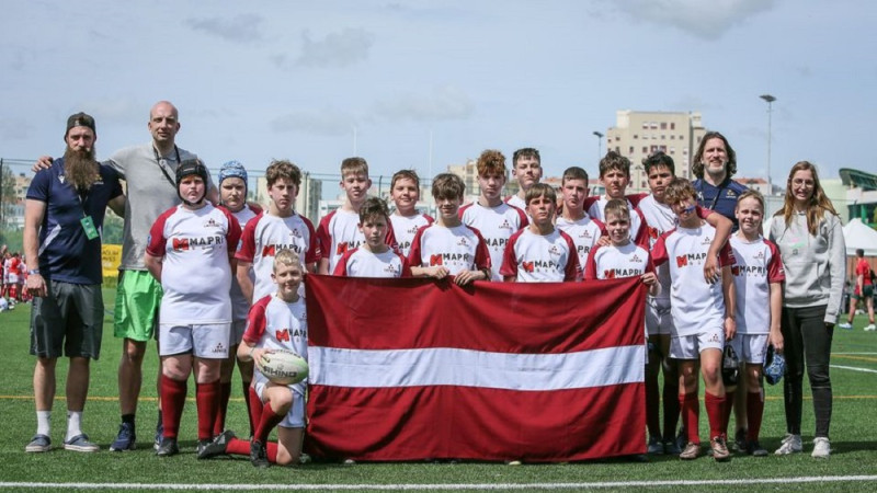 Latvijas U13 puišu izlase regbijā godam debitējusi Eiropā lielākajā jauniešu turnīrā