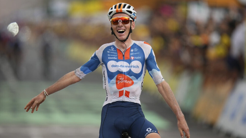 Francūzis Bardē uzvar "Tour de France" pirmajā posmā, Skujiņš 19. vietā
