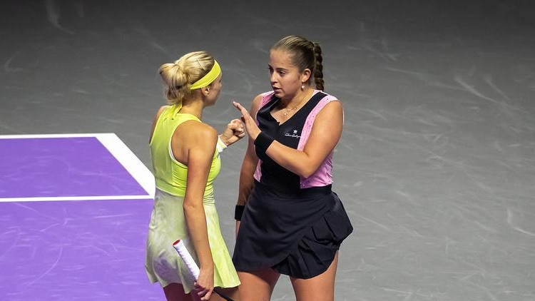 WTA finālturnīra ievadā Ostapenko un Kičenoka atzīst ranga līderes pārākumu