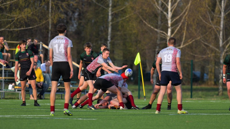 Latvijas U-18 regbisti spraigā spēlē piekāpjas ukraiņiem "Crossborder" sacensībās