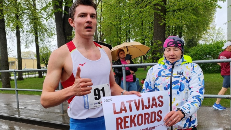 Trīs Latvijas rekordistu cīņā Bogdanovs atkal Līvenhofas skrējienā labo Latvijas rekordu jūdzē