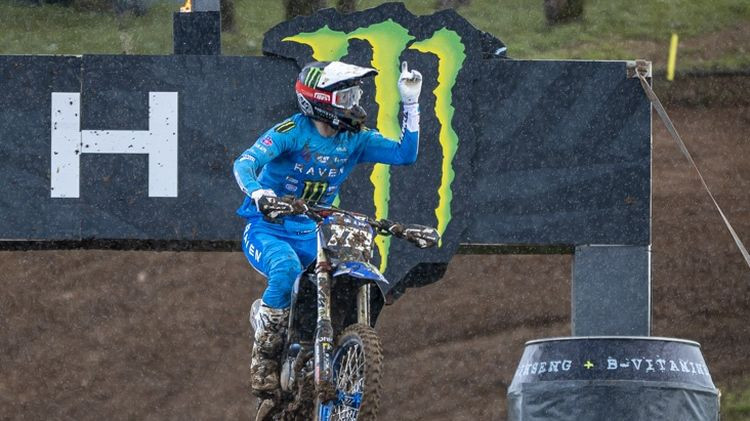 Jānis Reišulis uzvar abos EMX250 braucienos un saimnieko Portugāles posmā
