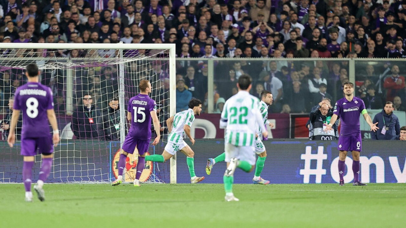"Chelsea" vienas uzvaras attālumā no Eiropas trofeju komplekta, "Real Betis" veiksmīga papildlaikā
