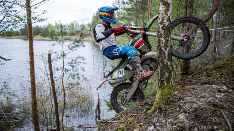 Sarežģītos apstākļos Sauriešu karjerā aizvadīts "Hard Enduro" otrais posms
