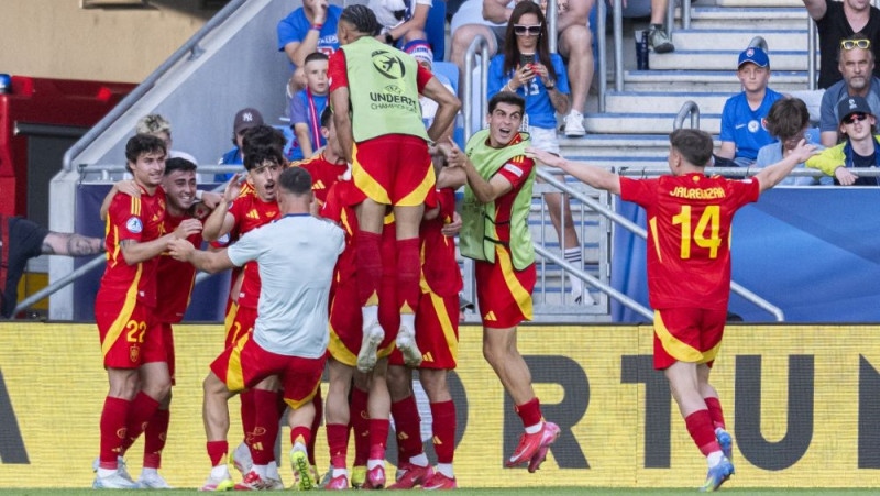 Spānijas U21 futbolisti EČ ievadā salauž mājinieku sirdis