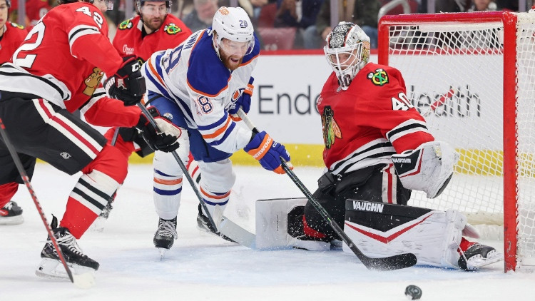 "Blackhawks" par 5,5 miljoniem pagarina līgumu ar zviedru vārtsargu