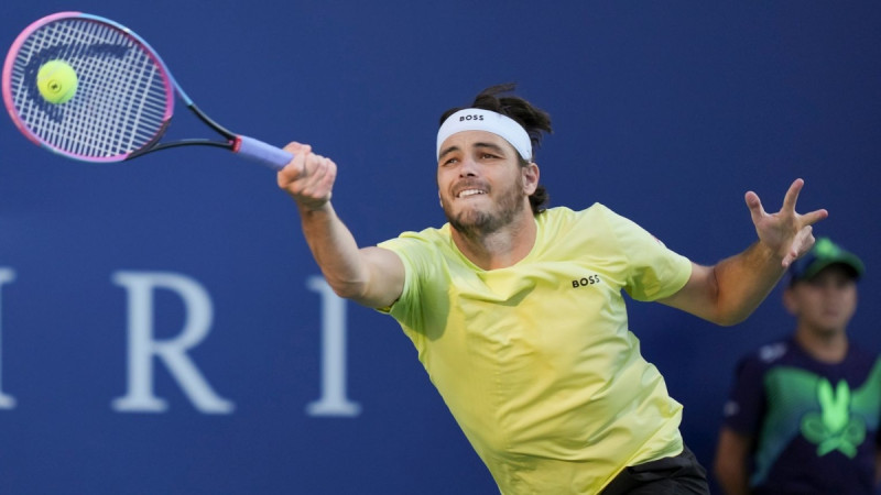 ASV labākie tenisisti Frics un Šeltons iekļūst Toronto pusfinālā