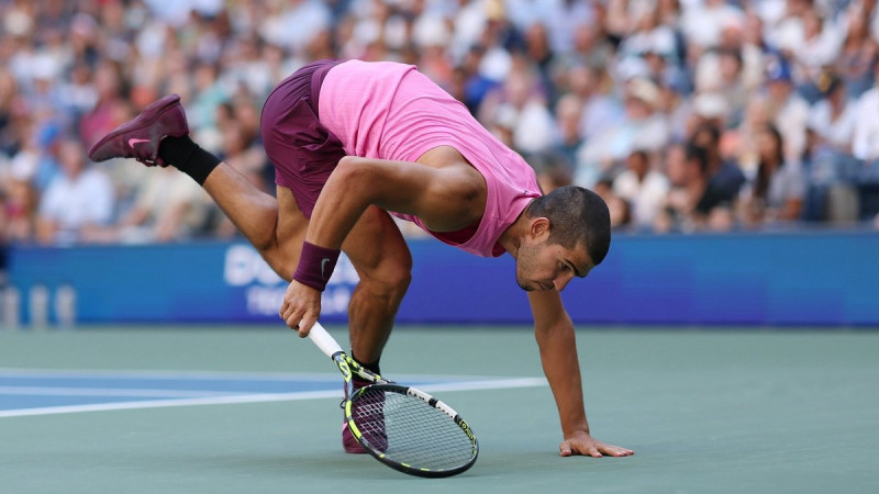 Džokovičs apspēlē Fricu arī 11. reizi, Alkarass uzvar visos 15 setos, sasniedzot "US Open" pusfinālu