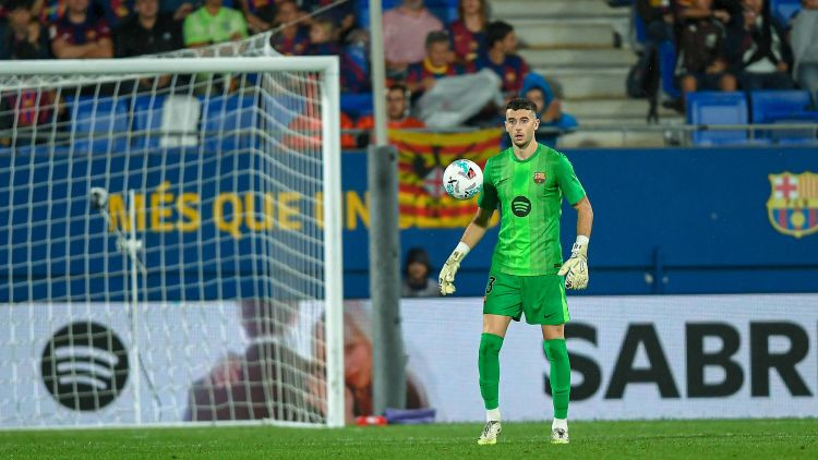 Jamals atgriežas, taču Barselona pirms PSG spēles zaudē Rafinju un vēl vienu vārtsargu