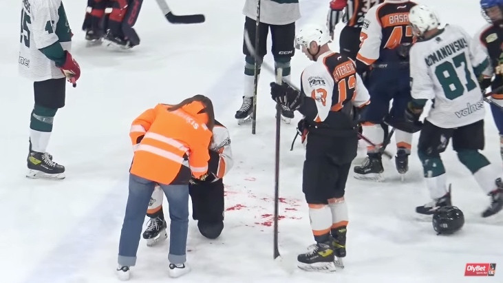 Stingra nostāja un ārkārtas sapulce: asiņainais kautiņš un trakošana amatieru hokejā