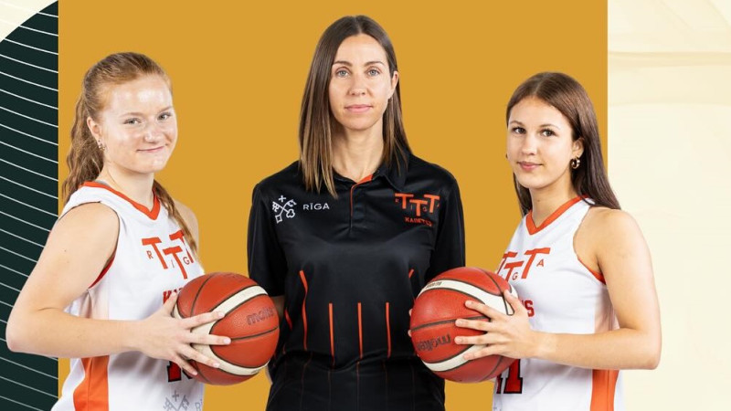 Annika Zālīte aizpilda protokolu, "TTT kadetes" trešajā ceturtdaļā lauž spēli