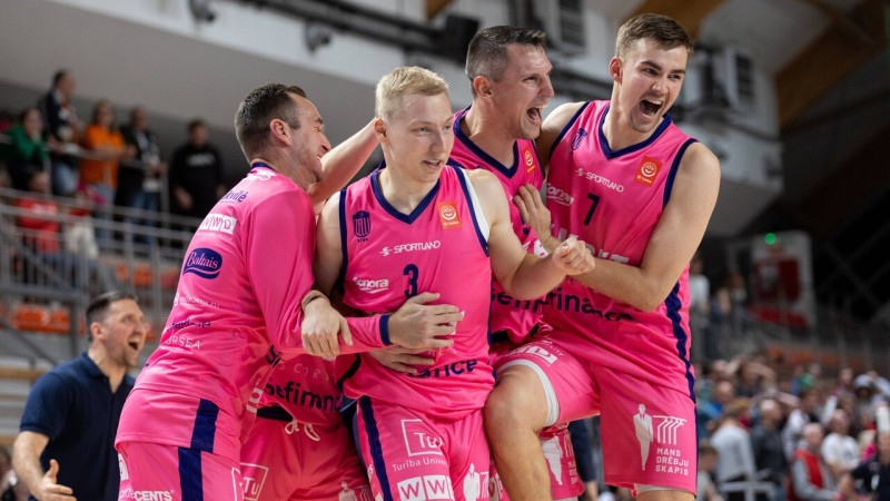 Zeļļi pretinieku līdzjutēju priekšā sarauj gabalos Igaunijas lepnumu "Kalev"