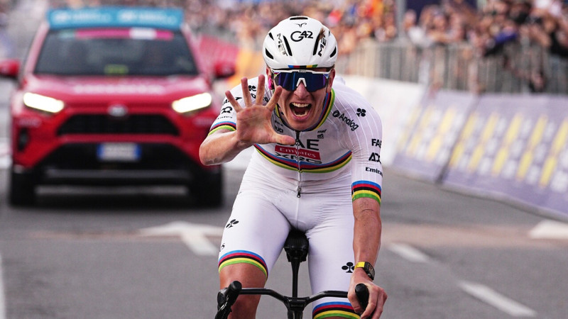 Lombardijas velobraucienā piekto reizi pēc kārtas uzvar Pogačars; Skujiņš iespraucas Top 30