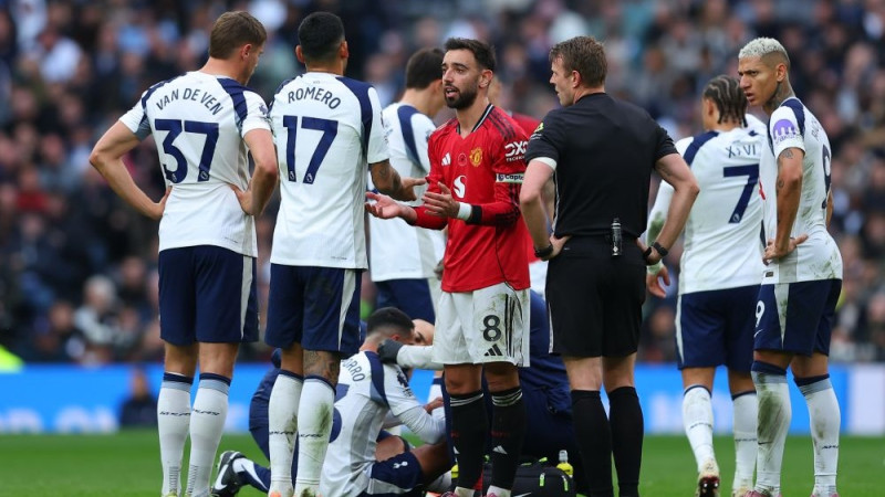 Eiropas līgas fināla atkārtojumā trīs vārti mača izskaņā un dramatisks neizšķirts