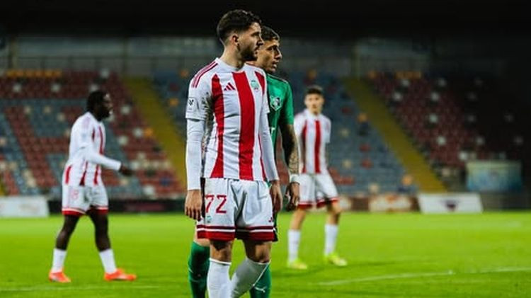 Bronzas medaļniece "Liepāja" šķiras no melnkalniešu centra aizsargiem