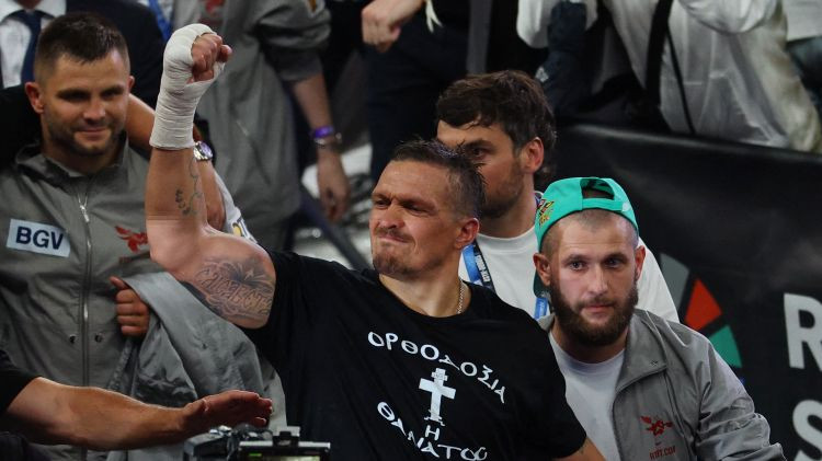 Usiks atsakās no WBO jostas un vairs nav neapstrīdamais čempions