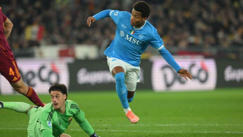 Līdere Roma zaudē čempionei Neapolei, Martiness uz pirmo vietu