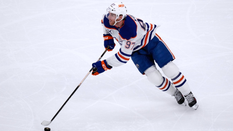 Makdeivids iemet mazākumā un astoņās spēlēs sakrāj 22 punktus